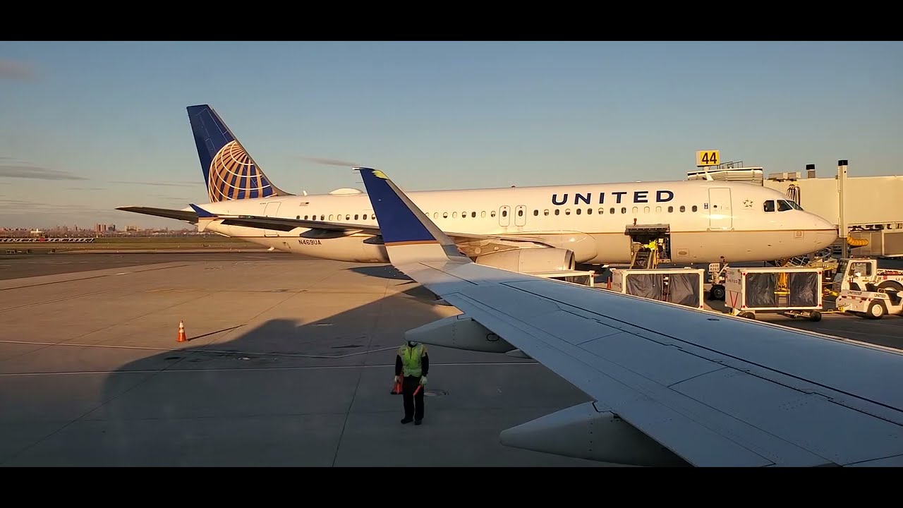 United Airlines (UA6020) EMBRAER 175 takeoff from LaGuardia Airport (LGA) to Houston IAH