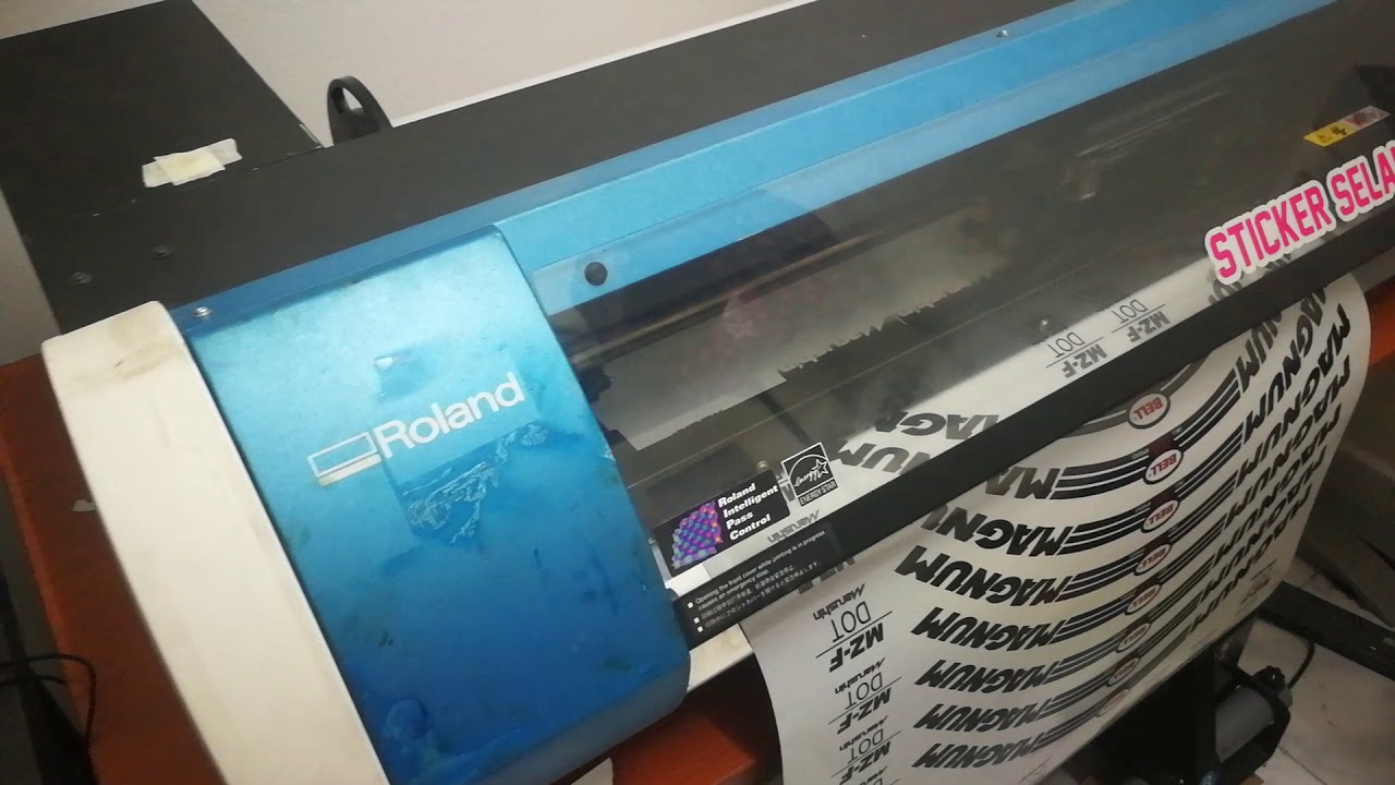 Roland BN20 versastudion - Printing on Oralite 5200 reflective sticker ...