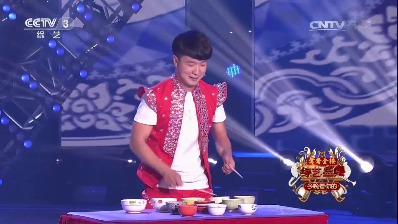 [综艺盛典]杂技《敲碗》 表演：打碗哥 | CCTV - YouTube