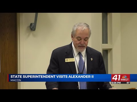 State Superintendent Richards Woods makes a visit to Alexander II Magnet School