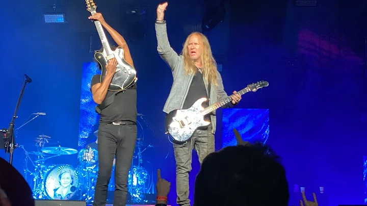 Alice and Chains "Hollow" 10-5-2022 Jiffy Lube Liv...