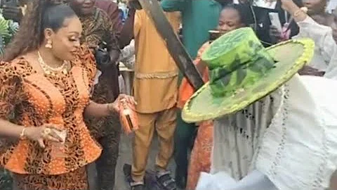 SOLA KOSOKO SURPRISE EVERYONE AS SHE DANCE AND COMPETE WITH EYO MASQUERADE AT HER SON NAMING PARTY