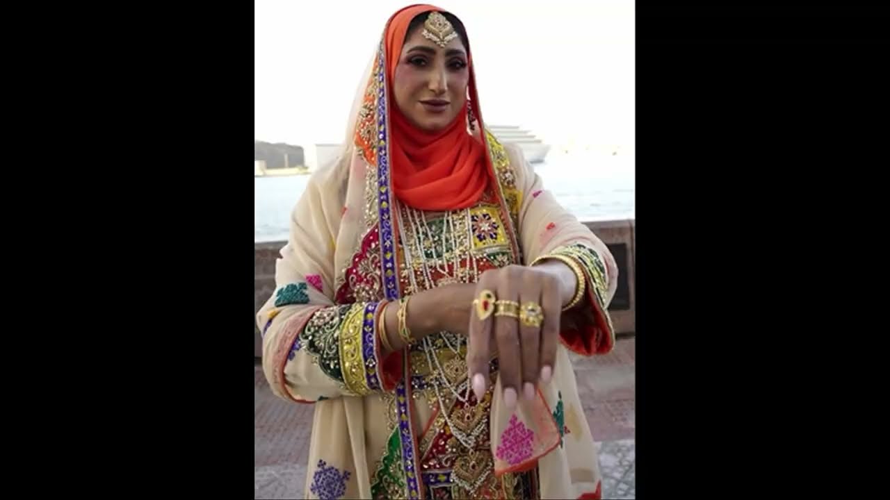 مشية رجل 👀( نوال بنت محمد البلوشية ، اسم وهمي ) 