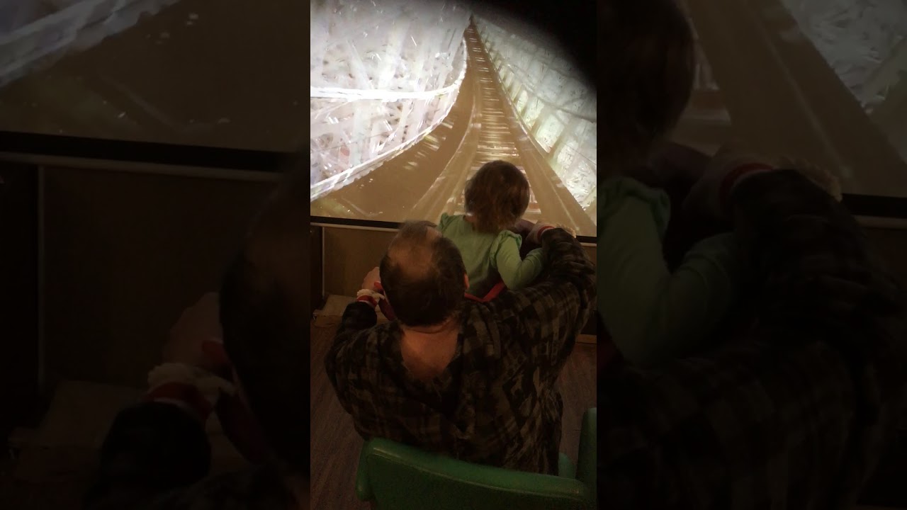 在 YouTube 上觀看「Juliet and Pepe on a projector screen roller coaster,」 在 YouTube 上觀看「Juliet and Pepe on a projector screen roller coaster,」