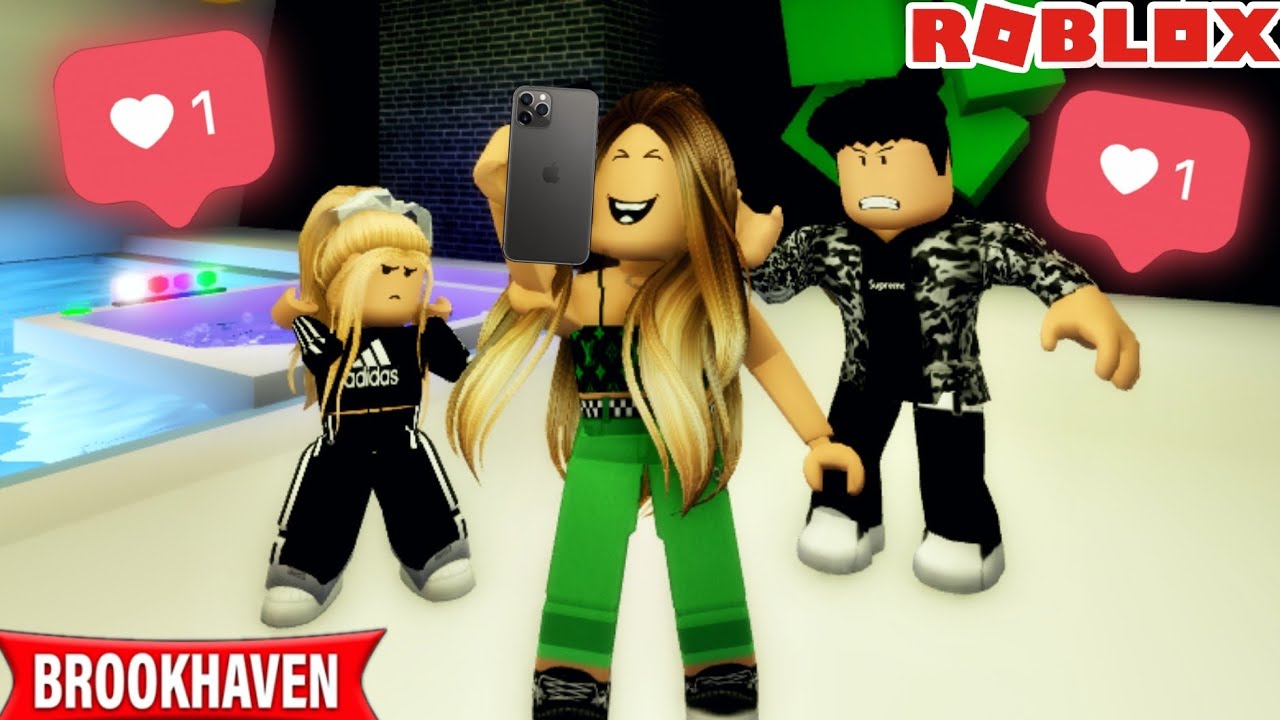 ROBLOX - (BROOKHAVEN) ROTINA SOZINHA EM CASA!