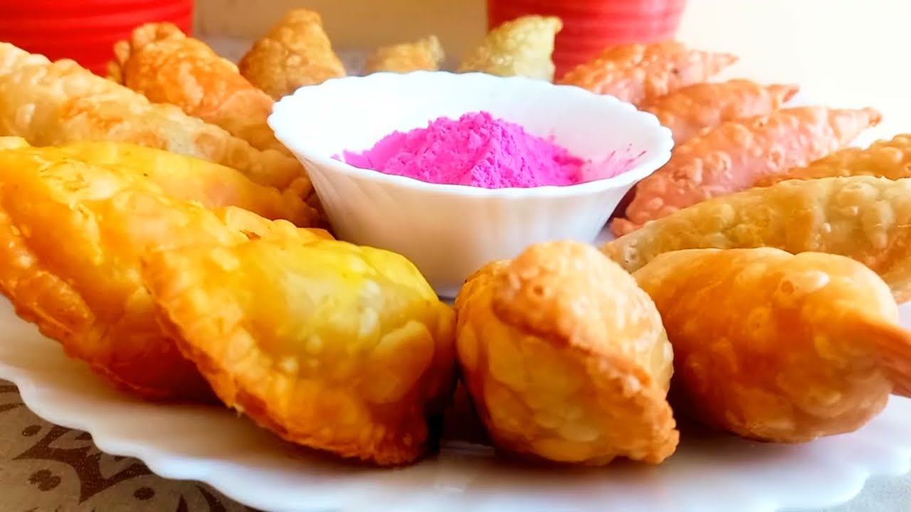 होली स्पेशल रंग बिरंगी गुघिया की रेसिपी, प्राकृतिक रंगो से होली स्पेशल रंग बिरंगी गुघिया की रेसिपी