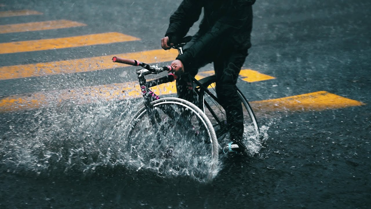 How to Ride Your Bike In The Rain   Fixed Gear Edition