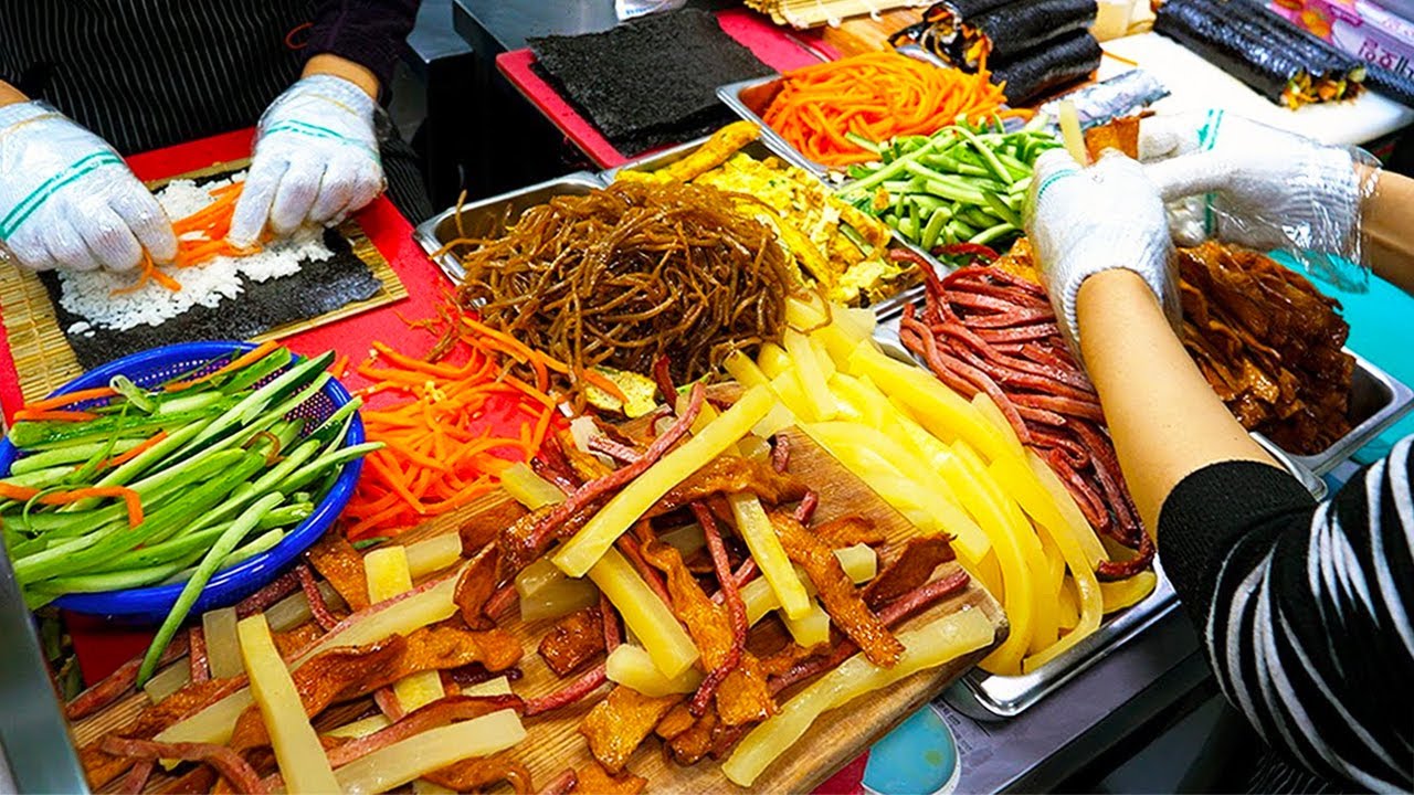 ⁣사장님이 봉사정신으로 판매하는 김밥? 역대급 가성비! 떡볶이, 돈까스, 튀김이 한그릇에 들어가는 모닥치기 김밥 #shorts - Seaweed Rice Roll