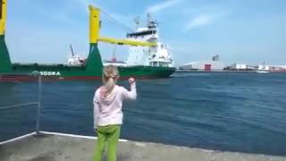 Kaget dengar Suara Klakson Kapal (coba dengar pakai earphone atau headset)