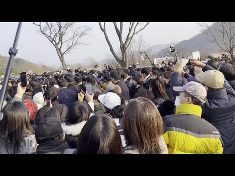 이재명 당대표, <strong>봉하마을</strong> 방문하자 &amp;quot;이재명&amp;quot; 연호
