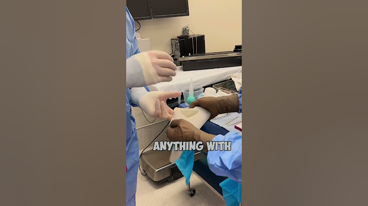 How to put on gloves for SURGERY! 🤯 #shorts
