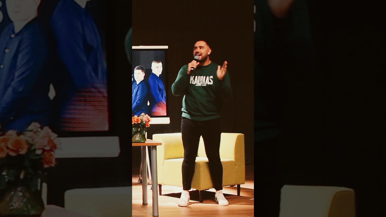 Vladas Kuzminskas moko naujos Kauno &bdquo;Žalgirio&rdquo; skanduotės                  #zalgiris#zaliabalta