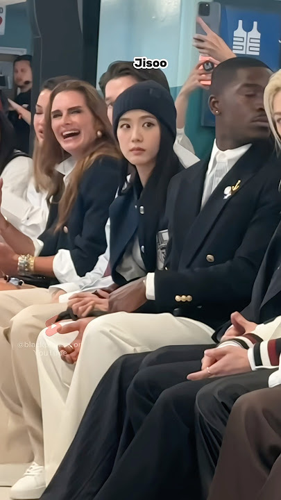 Jisoo and Felix (Stray Kids) interactuando at show Tommy Hilfiger #blackpink #jisoo