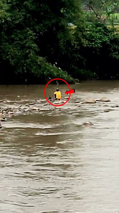 tetap selalu waspada‼️jika memancing di spot ekstrim seperti ini,apa lgi di musim hujan#shorts
