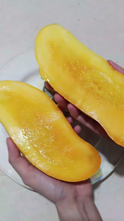 Eating Sweet Mango Fruit 😋 #shorts #youtubeshorts #sweet #fruit #mango #mangoes