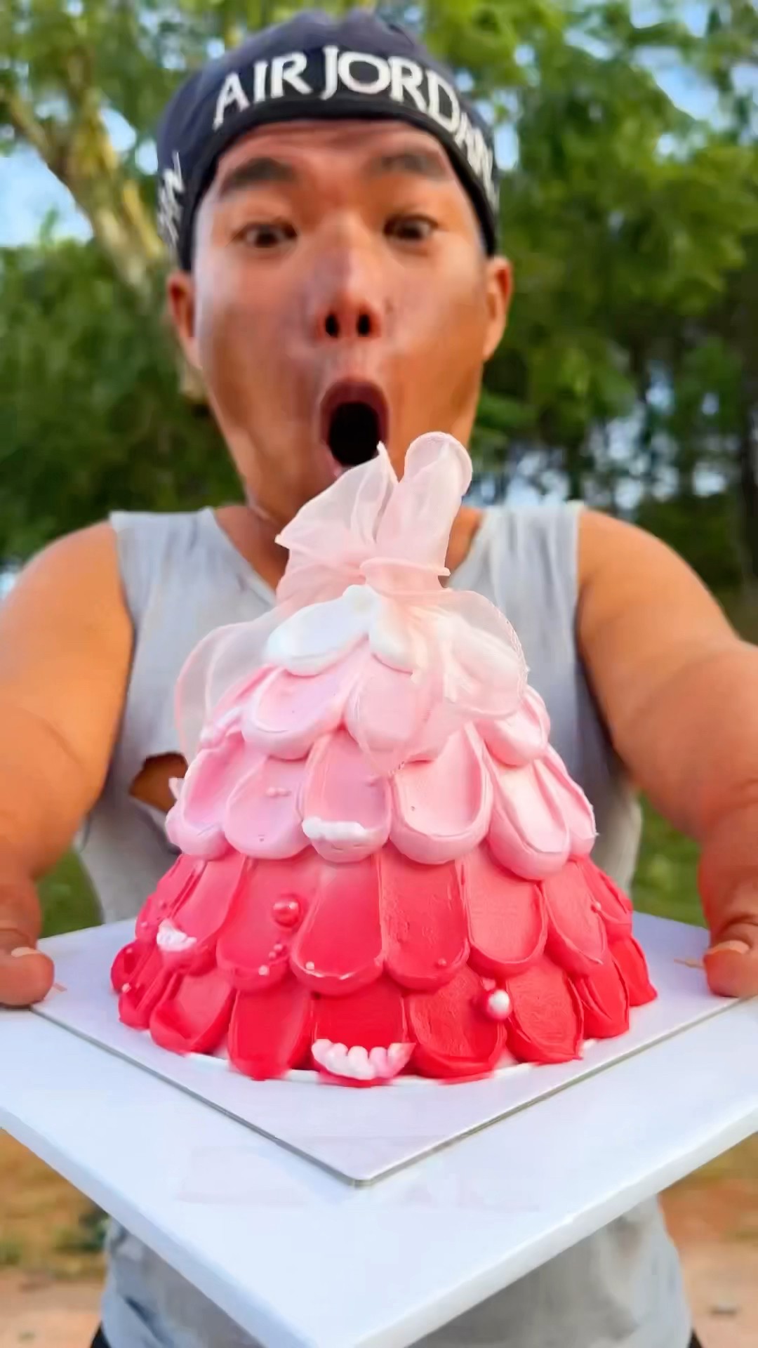 ToRung comedy: magic birthday cake?