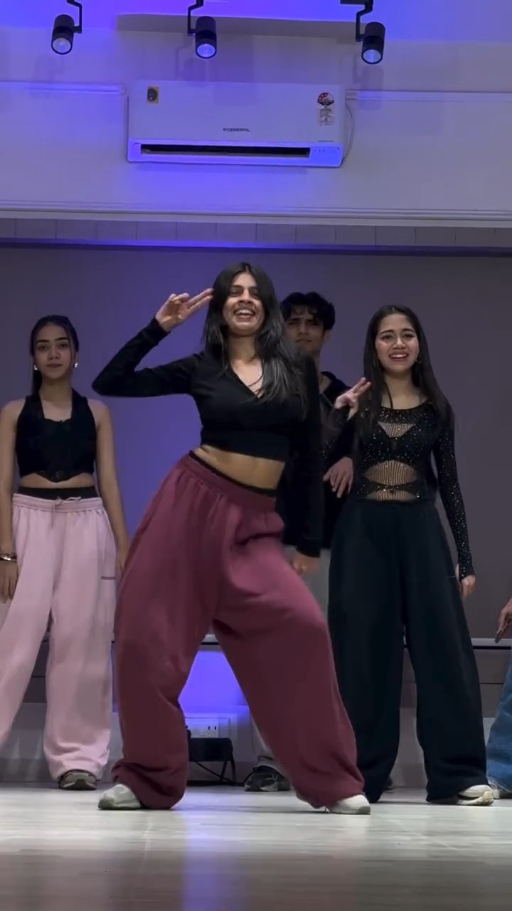 Dil Mera Muft Ka | Nishi X Riya #shorts #viral