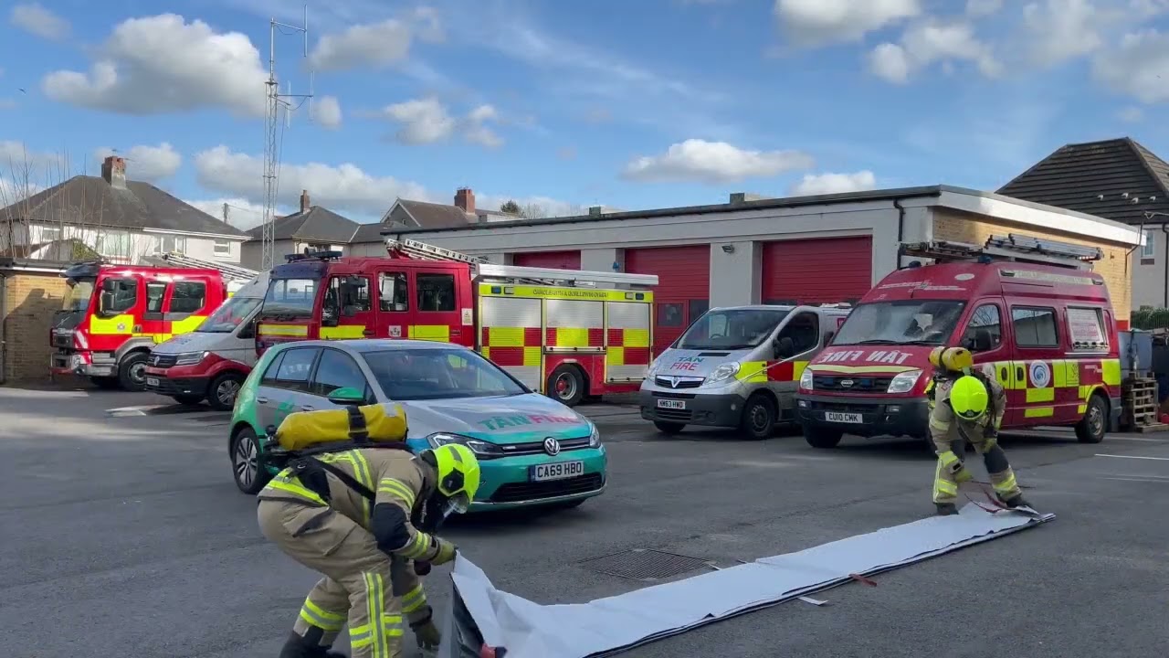 Hyfforddiant Blanced Tân Car Trydan | Electric Car Fire Blanket Training