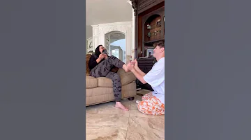 Foot massage prank 😂🦶🏽