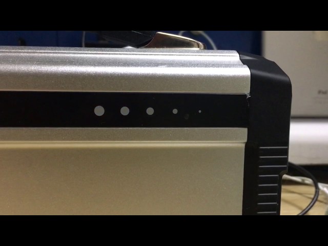 suaoki S601 20000mAh ポータブル電源 充電中 - YouTube