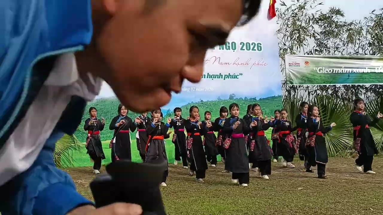  Điệu múa Gia đình haha ở xã bản liền 