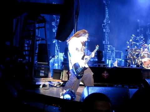 korn---reginald-'fieldy'-arvizu---bass-solo-(mayhem-fest)