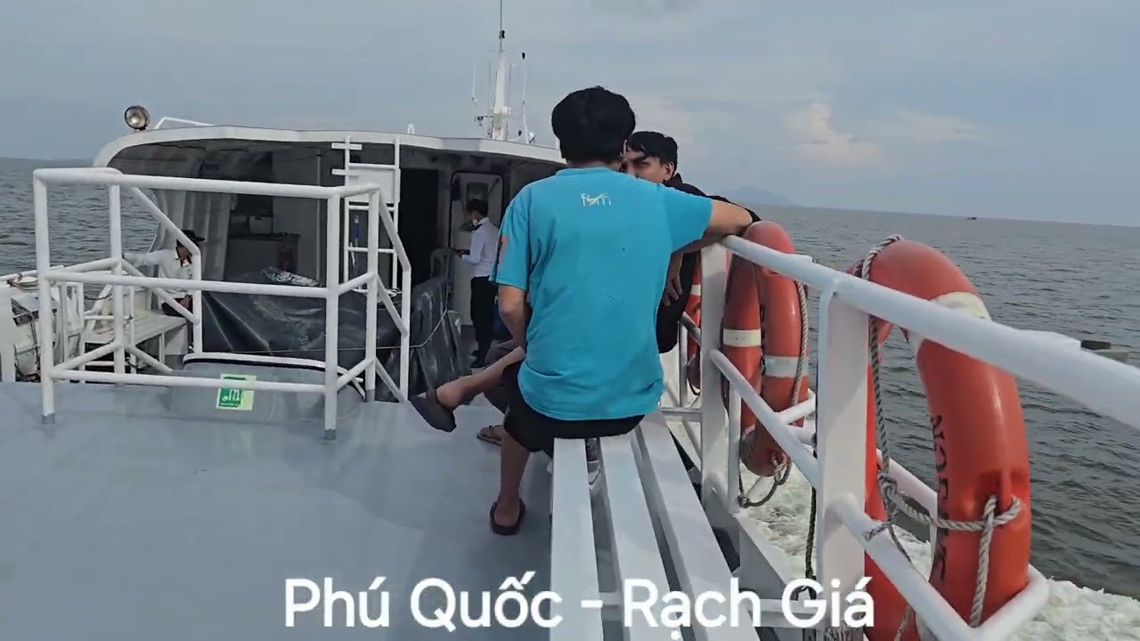 Đua tốc độ giữa tàu Superdong và tàu Express