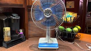 Vintage Toshiba 12” Oscillating Fan (Japan) - YouTube