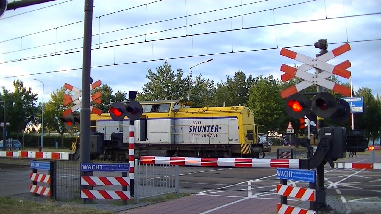 Spoorwegovergang Blerick (Venlo) // Dutch railroad crossing