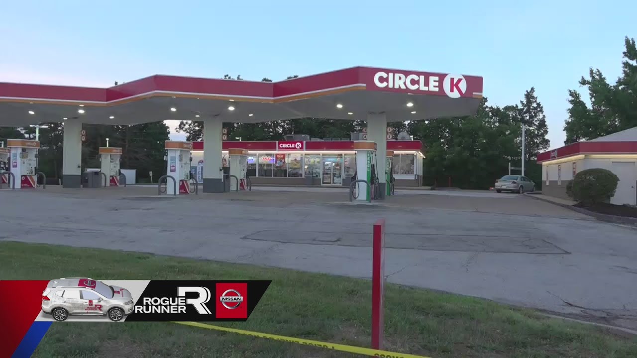 Armed robbery at Circle K gas station in De Peres - YouTube
