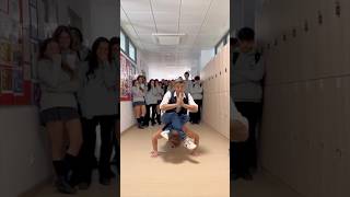 Student shocks entire class with push-ups !