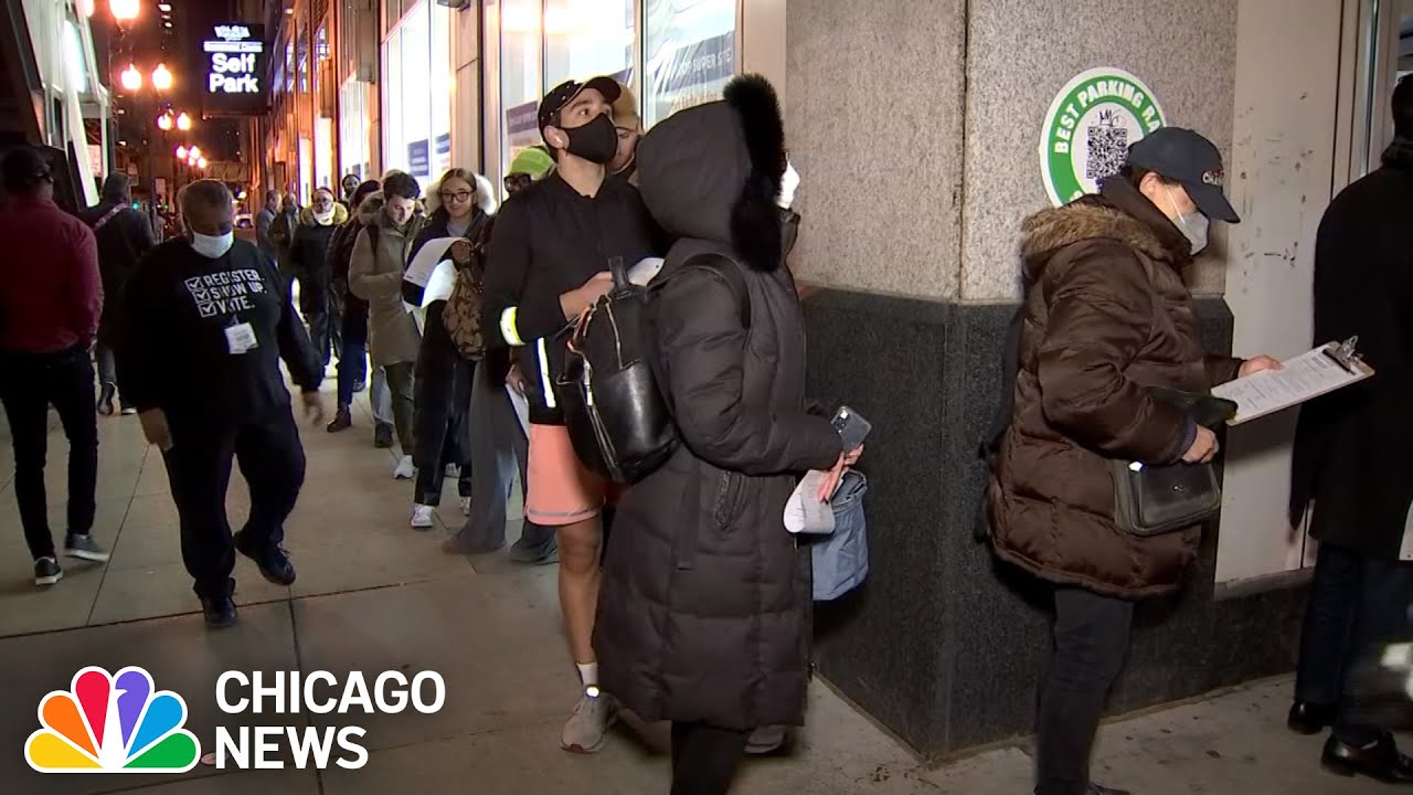 Long Line Forms at the Chicago Loop Voting Supersite as Last-Minute ...