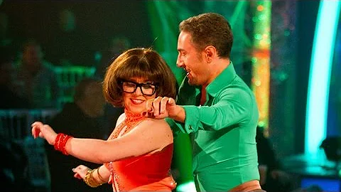 Dani Harmer & Vincent Cha Cha to 'Scooby-Doo Theme...
