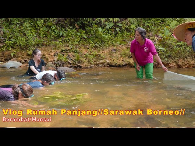 Kongsi Rezeki Sungai Dekat Rumah Panjang Iban/Borneo/ class=