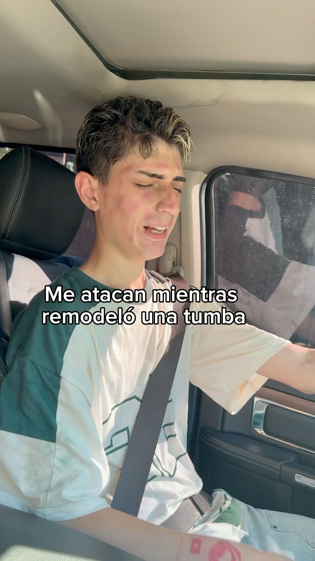 ¡Me atacan mientas remodeló una tumba! ?