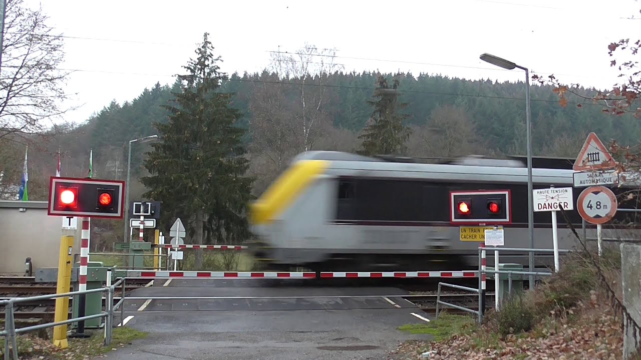 Eisebunnsbarrière Enscherange/ Passage a Niveau/ Bahnübergang/ Spoorwegovergang/ Level Crossing