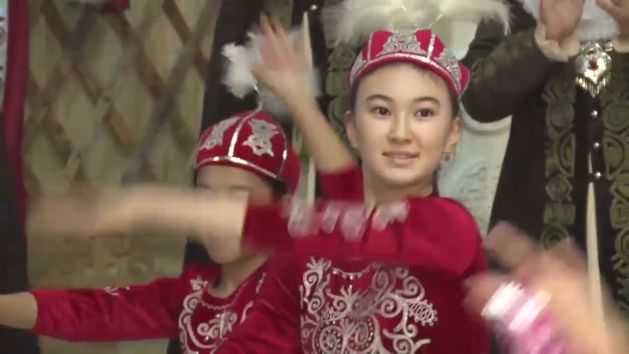 Нооруз майрамына карата "Көчмөндөр" бийи менен "ЧЫНАРА"бий студиясынын "АЙ"тобу Супарада.