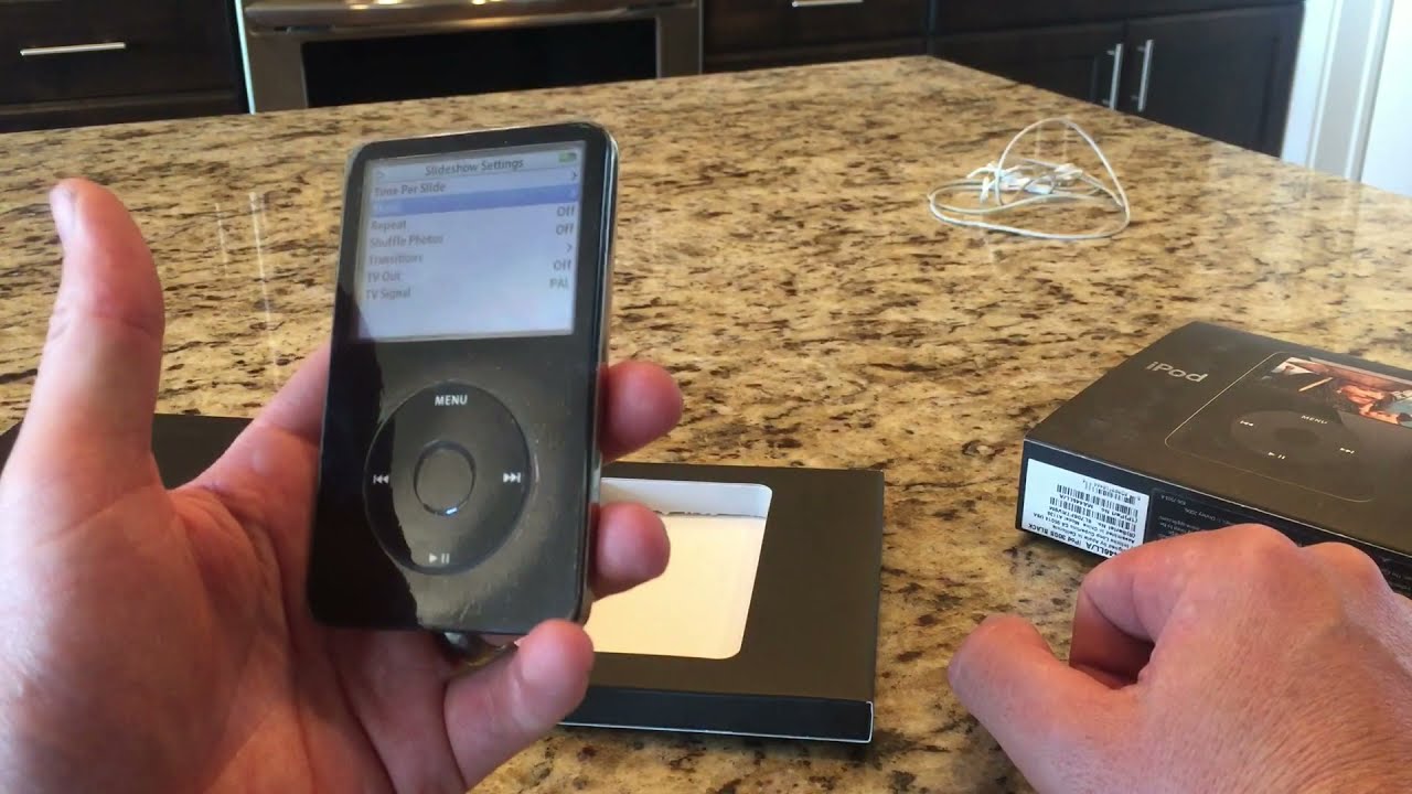 【動作品】Apple iPod 　classic　30Ｇ　ブラック Apple iPod classic 5th Generation Black (30 GB) MA146LL/A w