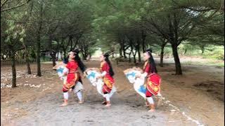 Download lagu Trio Idamanmu - Lomba Tari Jaranan. Voc.Yossie Riyani #yossieriyani