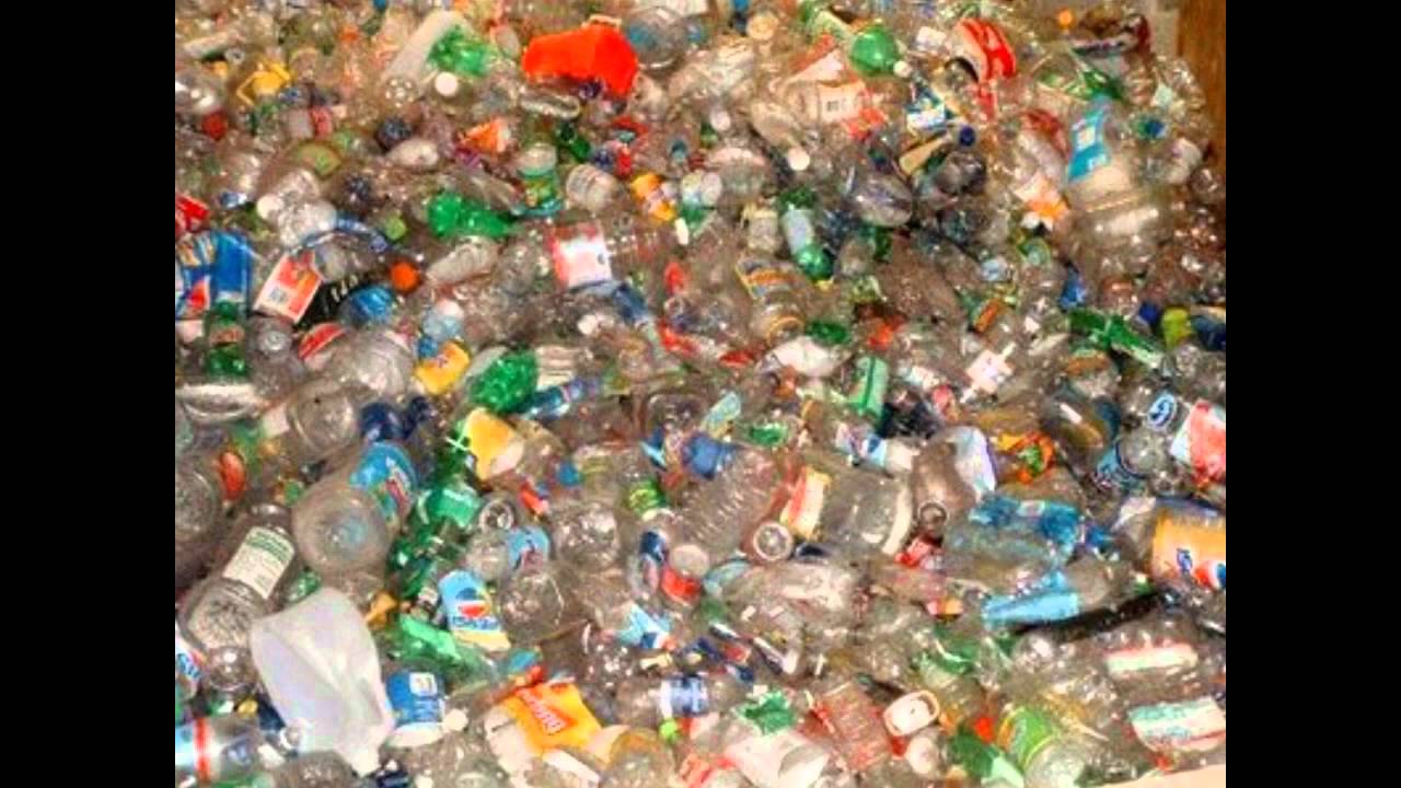 Цена за кг пластика на переработку. ПЭТ бутылки отходы. Переработка ПЭТФ. Прессованные пластиковые бутылки. Килограмм пластиковых бутылок.