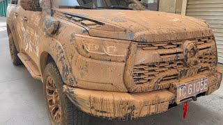 Cleaning a dirty pickup truck.Extremely satisfied video.