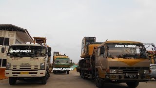 Isuzu | Fuso Self Loader Truck Loads Transport Excavators and Motor Graders MG330