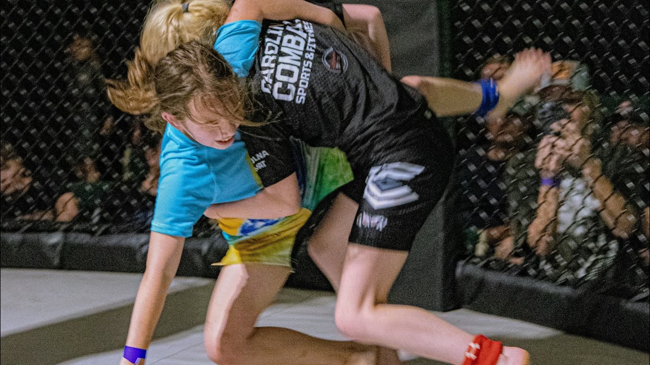 Girls jiujitsu match in the cage!