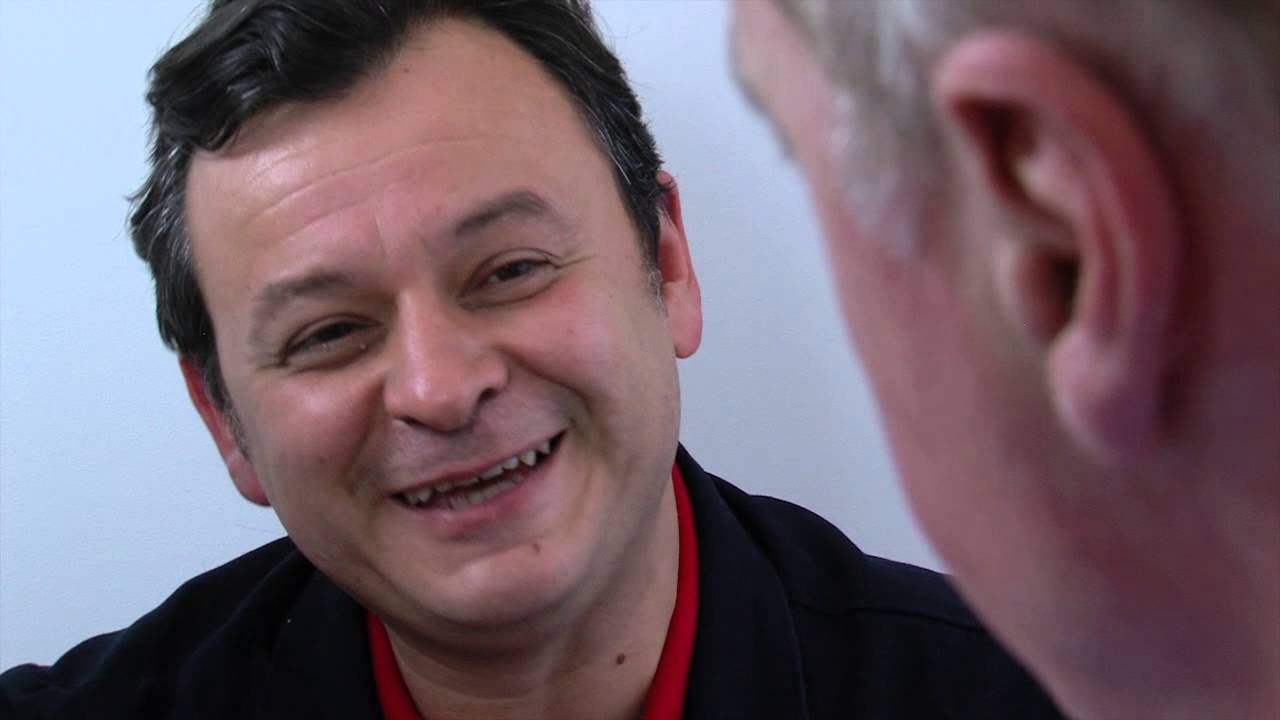 Παρακολούθηση Dave Fanning chats to Manic Street Preachers. στο YouTube Παρακολούθηση Dave Fanning chats to Manic Street Preachers. στο YouTube