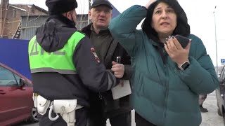 видео: Стоп-Хам. Истерика и слезы водятелов. Неадекватные атакуют блогера на парковке для инвалидов у Ленты картинка: Стоп-Хам. Истерика и слезы водятелов. Неадекватные атакуют блогера на парковке для инвалидов у Ленты