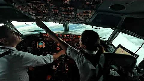B737 NG Turbulent Departure out of Brussel ( FULL ATC !) Thunderstorm