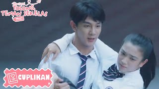 Please Classmate | Cuplikan EP05 Menyelamatkan Dari Bahaya | 拜托了班长 | WeTV【INDO SUB】