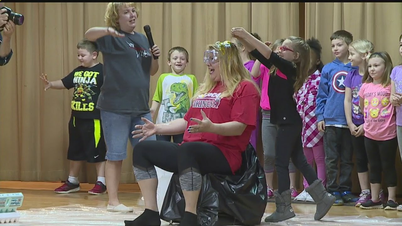 Leavittsburg principal rewards students with funny stunt for