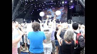 Paloma Faith singing NewYork at Glastonbury June 2010