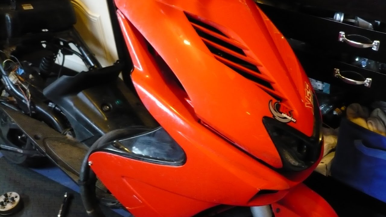 Yamaha aerox taking panels off mark savage YouTube